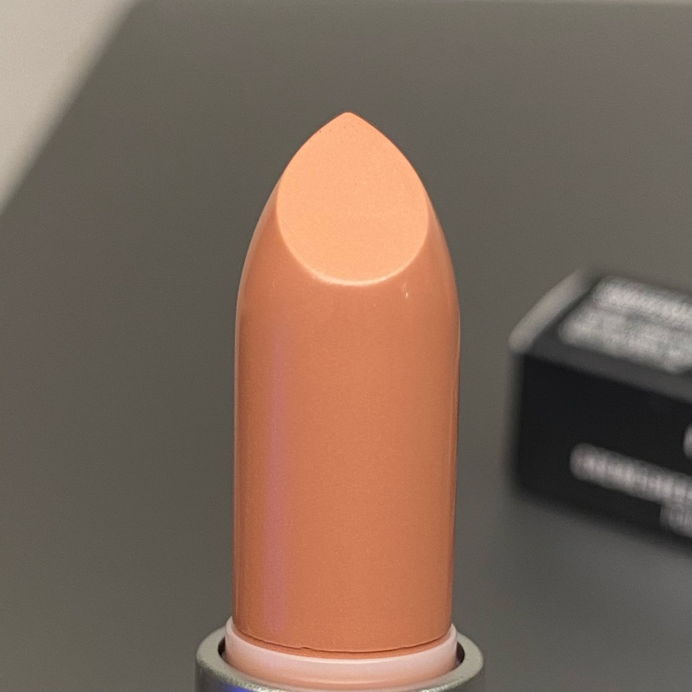 MAC Creme D’Nude Lipstick ~ cremesheen (original formula) - Picture 3 of 5